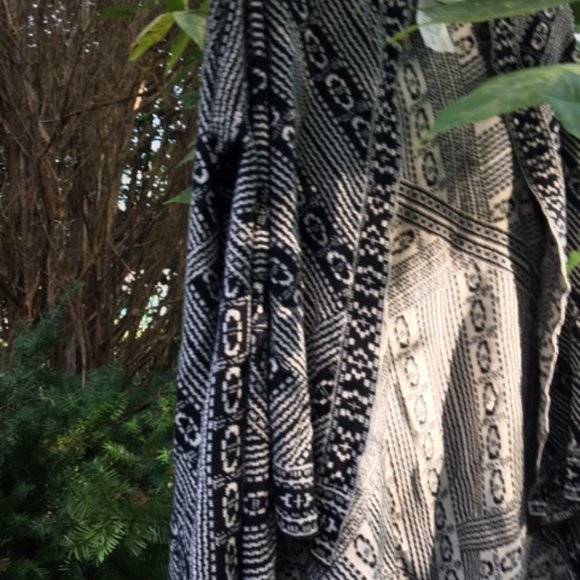 Waterfall cardigan NWOT with geometric design M. - Picture 3 of 9